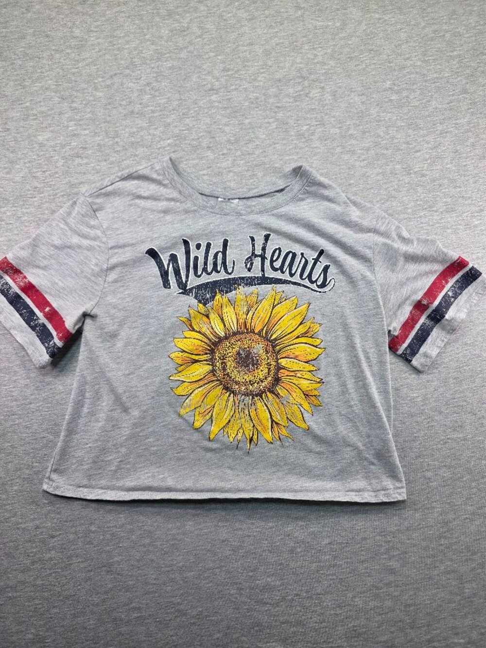 "Wild Hearts" Sunflower vintage-look Graphic Crop Tee  Girls L (11-13)